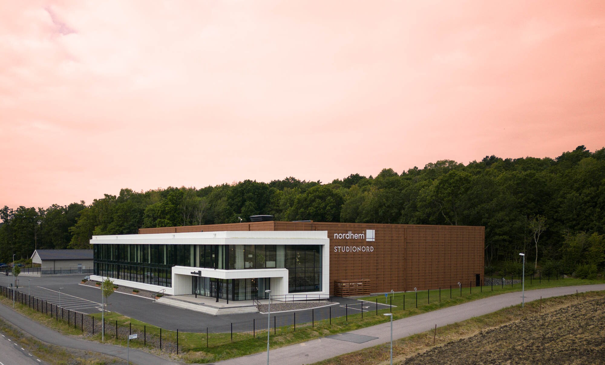https://www.studionord.se/pub_docs/files/Omoss/Båda-loggor-rosa-himmel-2.jpg