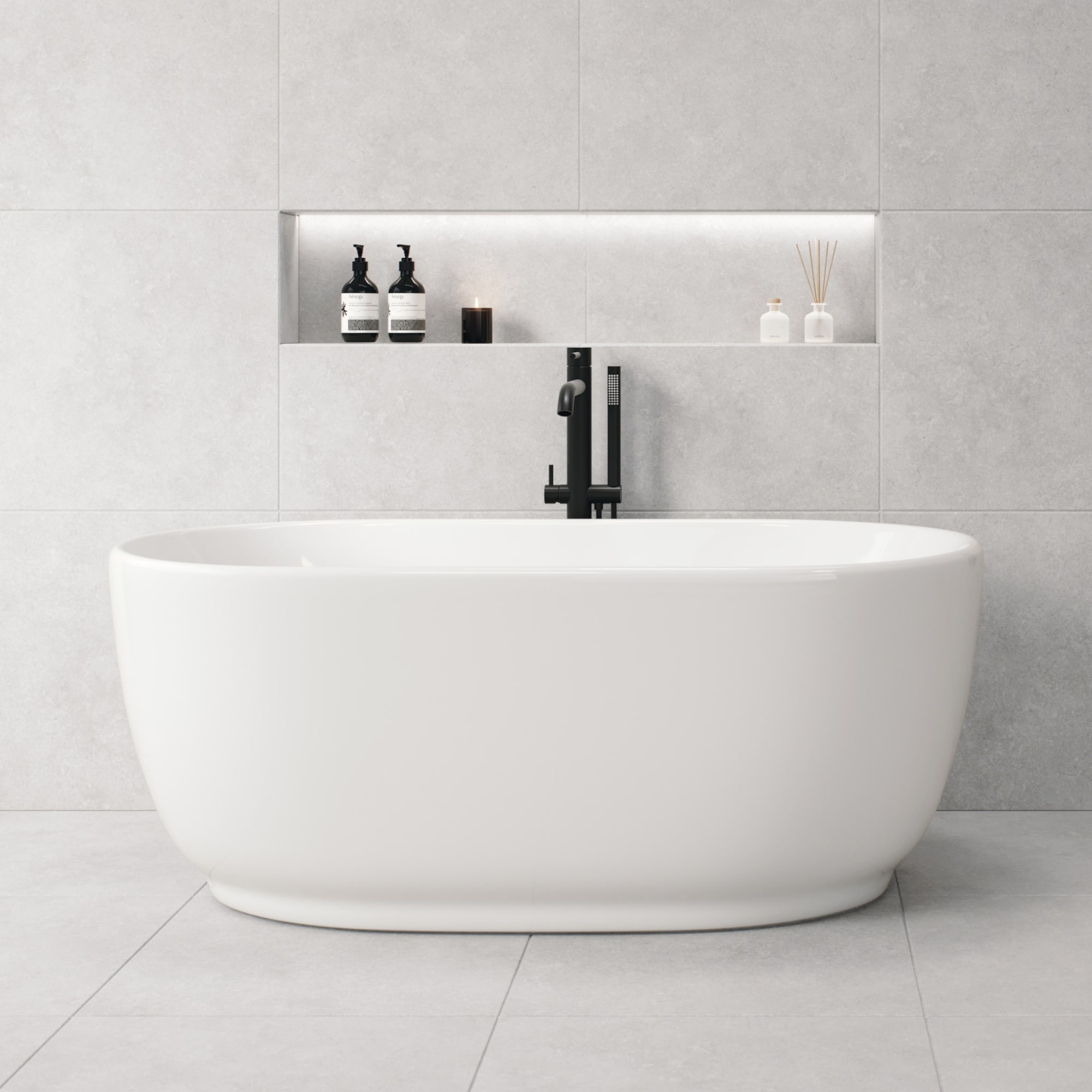 vitt fristående badkar 150cm grått kalkstenskakel badrum