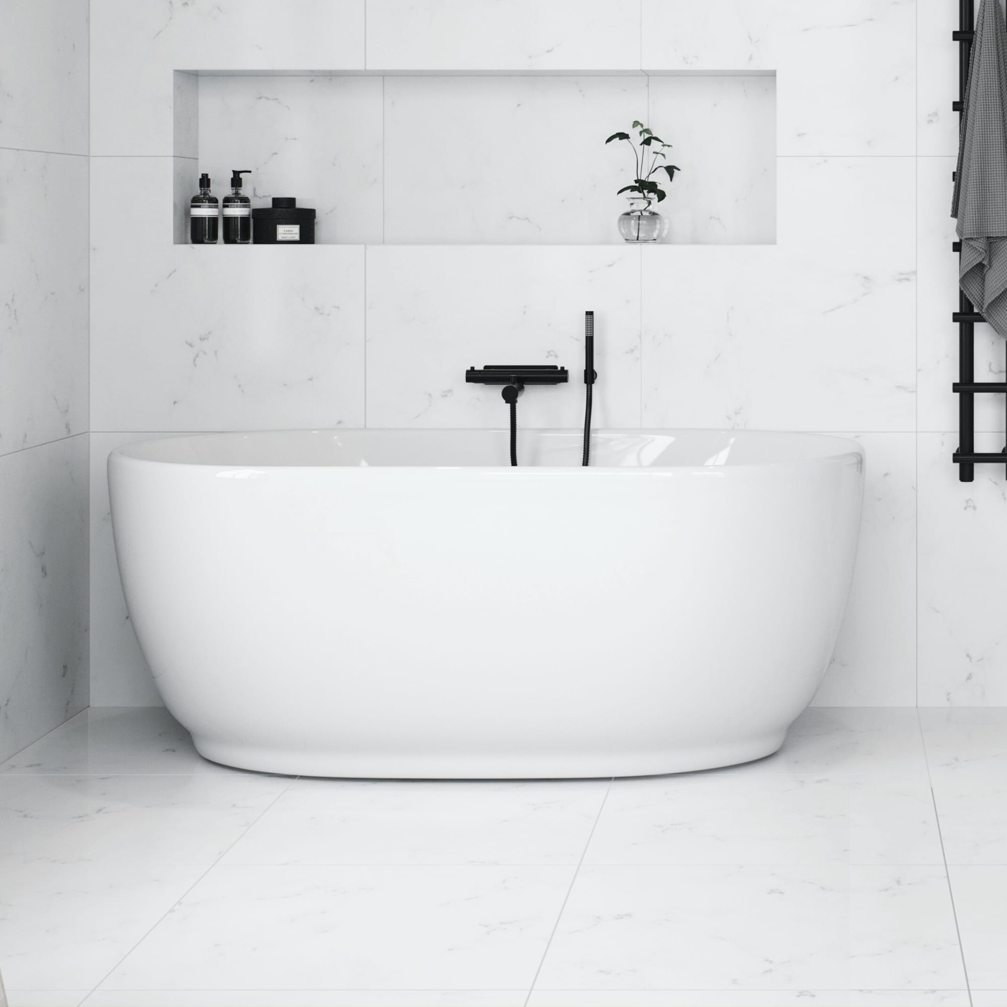 badkar 150cm fristående i vitt marmorbadrum